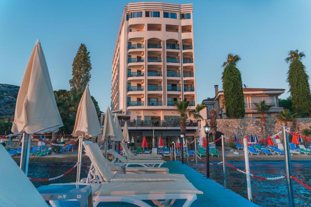 گرند شاهین