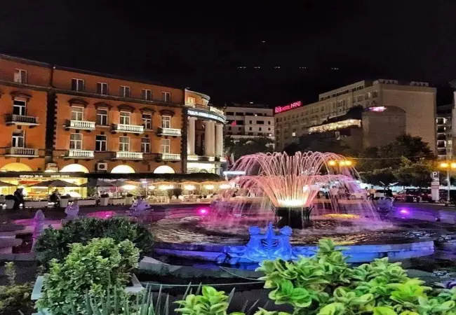 میدان شارل آزناوور ایروان